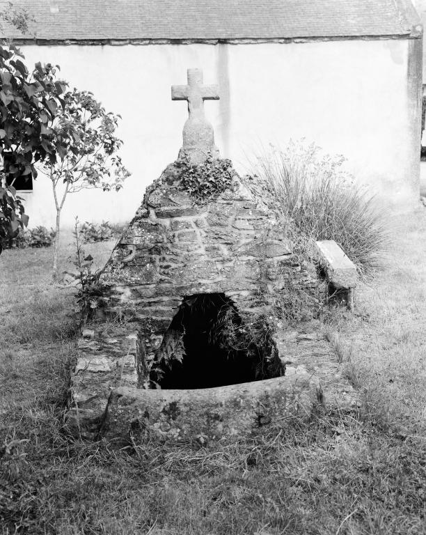 Fontaine de dévotion, Lezuis (Le Hézo)