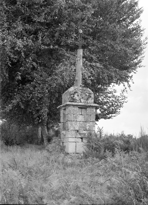 Croix de chemin, Parc Loisic (Langonnet)