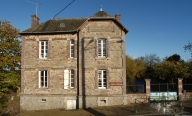 Mairie, écoles et lavoirs sur la commune de Gennes-sur-Seiche