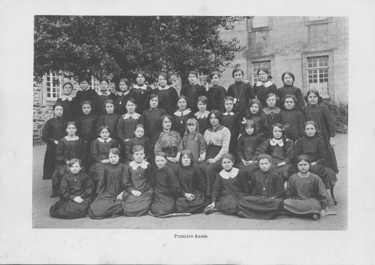 Couvent des Paulines puis des Ursulines, actuellement lycée Joseph Savina, rue Gambetta (Tréguier)