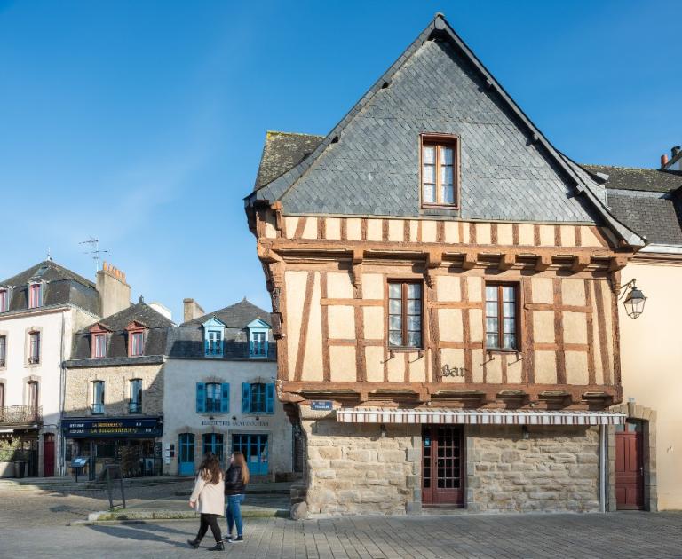 Maison, 21 place Saint-Sauveur (Auray)