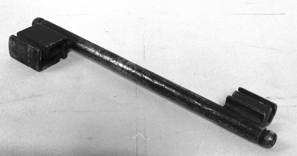Clef (clef à double pêne), église paroissiale Sainte-Anne (Sainte-Anne-sur-Vilaine)
