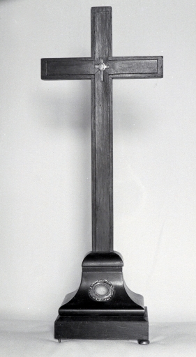 Croix-reliquaire, église paroissiale Saint-Martin (Javené)