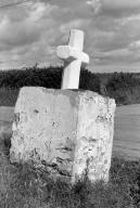 Croix de chemin dite Croas Ru ou Croix Rouge (Locmaria)