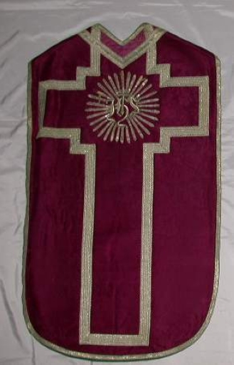 Ornement rouge 2 : chasuble, étole, manipule