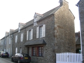 Alignement de maisons, 2 rue des Moulins (Miniac-Morvan)