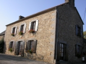 Maison, route départementale numéro 221 (Saint-Symphorien)