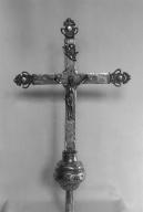 Croix de procession (2), église paroissiale Saint-Pierre (Caden)