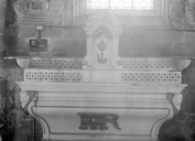 Autel, tabernacle, gradins d'autel (2), (maître-autel, autel tombeau), chapelle Sainte-Brigitte (Grand-Champ)