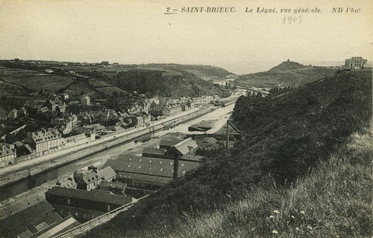 Usine de construction mécanique Rosengart, puis Chaffoteaux et Maury, actuellement magasins de commerce, quai Armez, port du Légué (Saint-Brieuc)