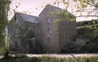 Moulin à foulon de la Plesse, puis moulin à farine de la Plesse, actuellement minoterie Prunault (Ercé-en-Lamée)