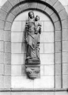 Statue (grandeur nature) : Vierge à l'Enfant dite Notre-Dame de Bon Secours, église paroissiale Saint-Séverin (Saint-Ségal)