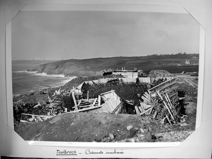 Batterie d'artillerie de côte pour quatre canons de 7,5 cm sous bunkers - casemates [inachevées] de Toulbroc'h (Locmaria-Plouzané)