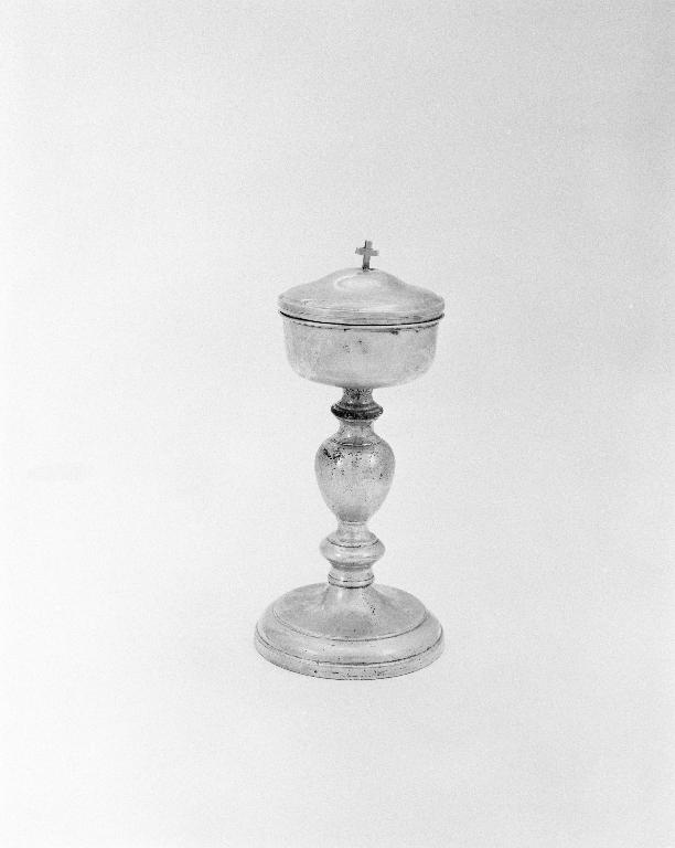 Ciboire des malades 2, basilique Notre-Dame-du-Roncier (Josselin)