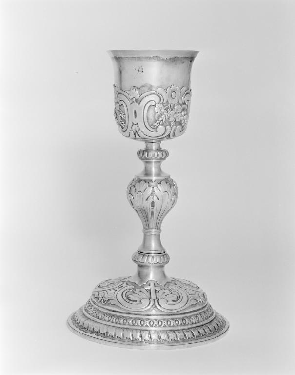 Calice (1), prieuré Notre-Dame, église paroissiale, mairie (Île-d'Arz)