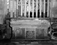 Tombeau : de monseigneur de Neufville, cathédrale de Saint-Paul-Aurélien (Saint-Pol-de-Léon)