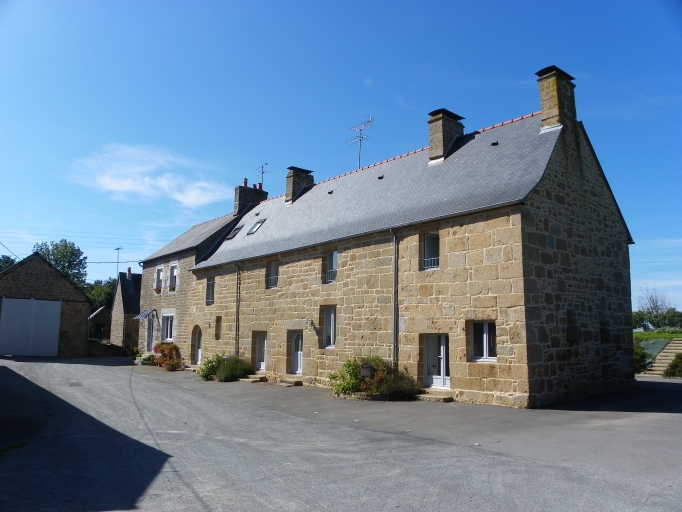 Alignement de maisons, la Nouriais (Saint-Germain-en-Coglès)
