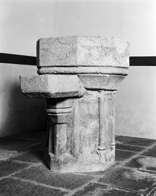 Fonts baptismaux, église paroissiale Sainte-Croix (La Croix-Helléan)