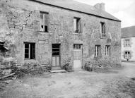 Maison, place de l'Eglise (Le Saint)