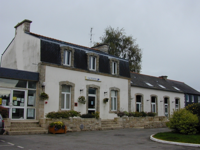 Les écoles et mairie sur la commune de Bieuzy (fusionnée en Pluméliau-Bieuzy en 2019)