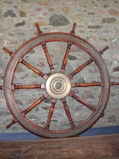 Instrument de navigation : barre à roue