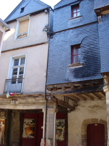Maison à porche, 16 rue Poterie (Vitré)
