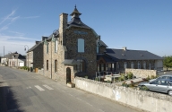 École primaire et mairie, rue de Tourdelin (Saint-Thual)