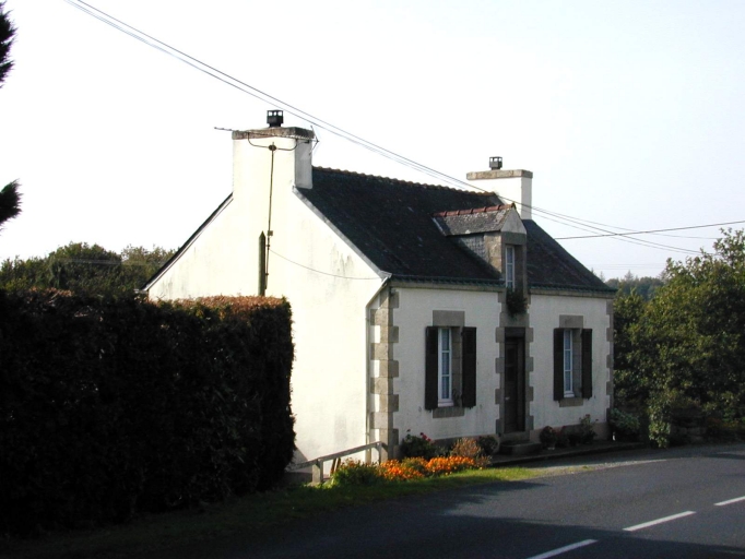 Maison, au nord de la Lande de Kerbellec (Pluméliau fusionnée en Pluméliau-Bieuzy en 2019)