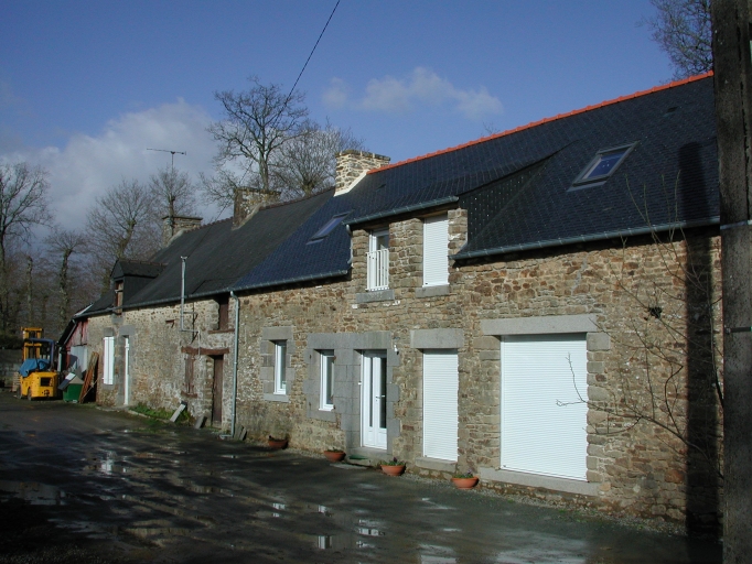 Alignement de maisons, le Champ Chrétien (Saint-Pierre-de-Plesguen fusionnée en Mesnil-Roc'h en 2019)