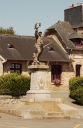 Monument aux morts, place des Croisettes (Andouillé-Neuville)