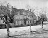 Maison, place Centrale (Saint-Ouen-la-Rouërie fusionnée en Val-Couesnon en 2019)