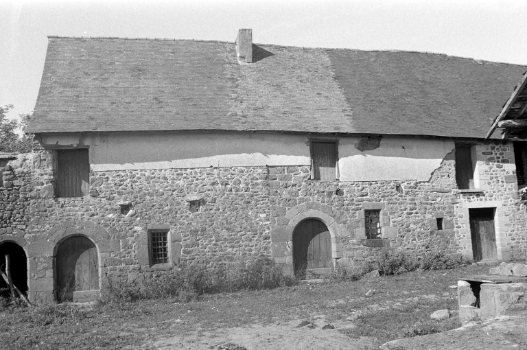 Alignement de maisons, Bazouges-sous-Hédé, la Courbe (Bazouges-sous-Hédé fusionnée avec Hédé pour former la commune de Hédé-Bazouges en 2009)