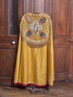 Ensemble d'ornements au petit point : une chape, deux dalmatiques et un voile huméral, basilique Notre-Dame-d'Espérance (Saint-Brieuc)