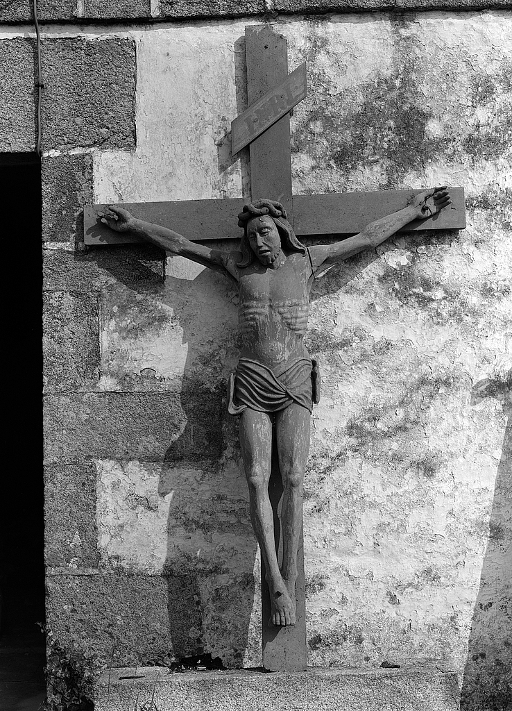 Croix (crucifix) : Christ en croix (n° 2), église paroissiale Saint-Jérôme (Cast)