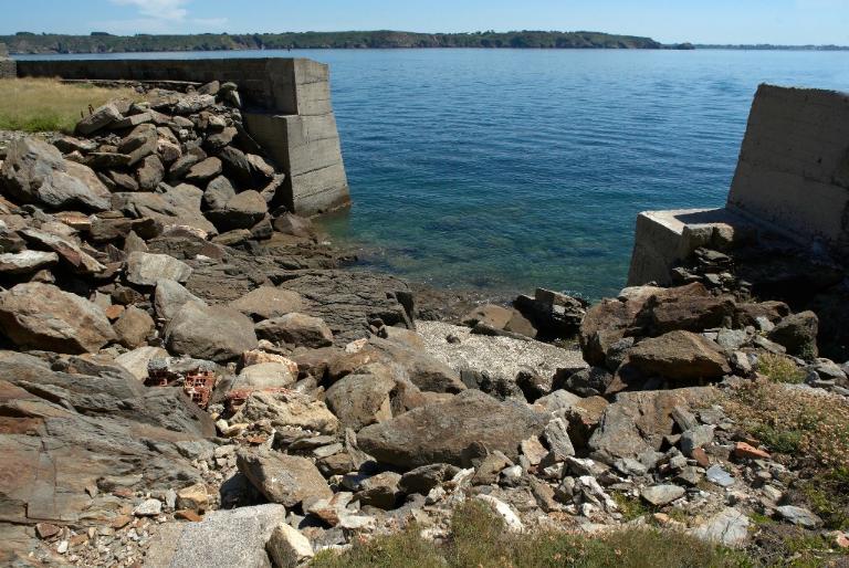 Vue de l'extrémité ouest de la batterie basse du Mengant (état en 2009)