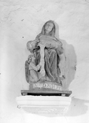 Groupe sculpté (d'applique) : Vierge de Pitié, chapelle Saint-Armel (Meslan)