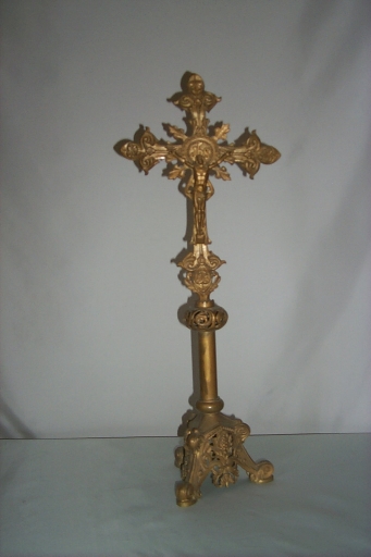 Garniture d'autel 2 : croix d'autel, 6 chandeliers d'autel