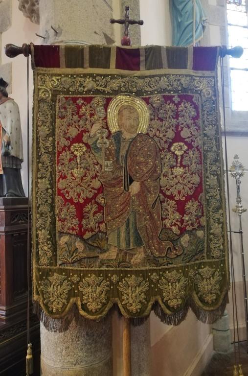 Bannière : saint Pierre, Crucifixion, église Saint-Colomban (Brélidy)