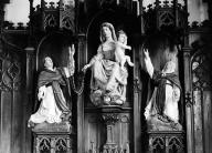 Groupe sculpté (petite nature, d'applique) : Donation du Rosaire, église paroissiale Saint-Mahouarn (Plomodiern)