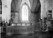 Stalles (2), prie-Dieu (2), style néo-gothique