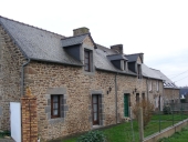 Alignement de maisons, la Ville Joie (Le Tronchet)