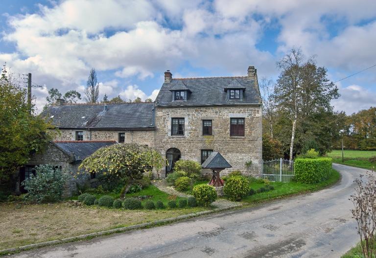 Ensemble de deux maisons avec logis de prêtre, La Basse Forêt (Les Iffs)
