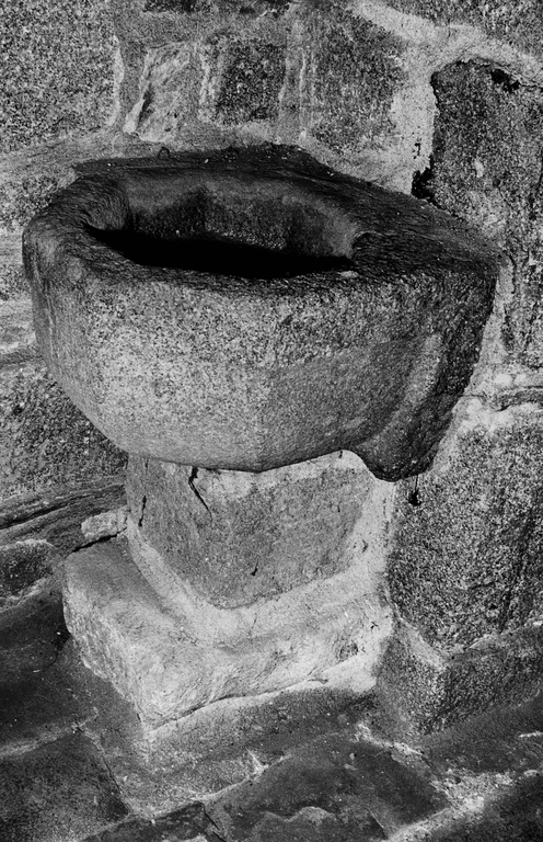 Bénitier n°2, Église prieurale Saint-Sauveur (Saint-Sauveur-des-Landes)