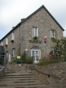 Mairie-école, actuellement mairie, 2 rue du Canal (Dingé)