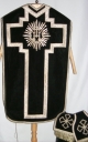 Ornement noir 5 : chasuble, voile de calice, étole, manipule