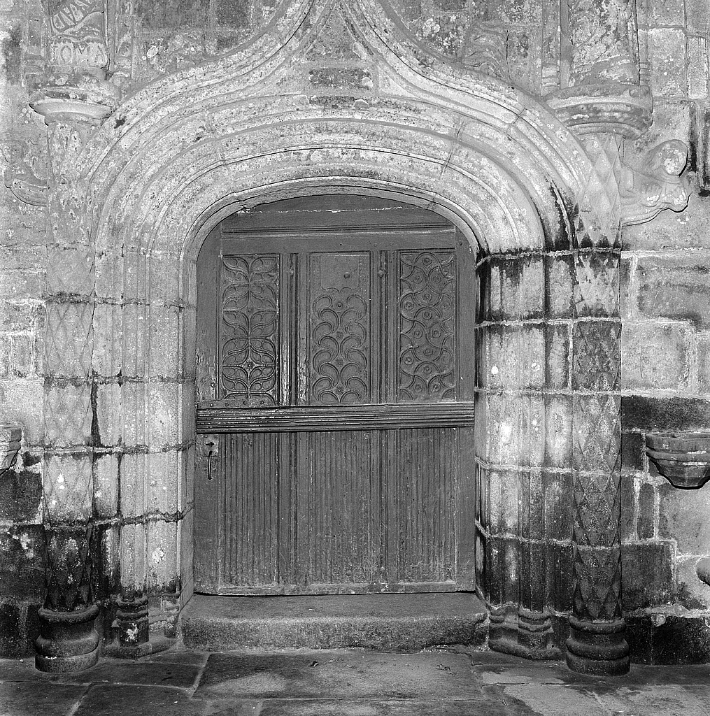 Vantail (2), église paroissiale Saint-Jérôme (Cast)