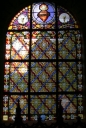 Ensemble de 6 verrières géométriques figurées du choeur et du transept : Litanies de la Vierge et Symboles de l'Eglise, et des verrières à personnages de la nef : Saint Pierre, Saint Joseph et l'Enfant, Notre-Dame de Lourdes et de Pontmain, Sacré Cœur