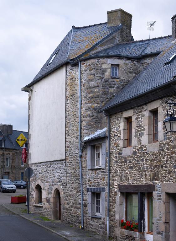 Maison de marchand, 1 rue de la fontaine (La Roche-Derrien fusionnée en La Roche-Jaudy en 2019)