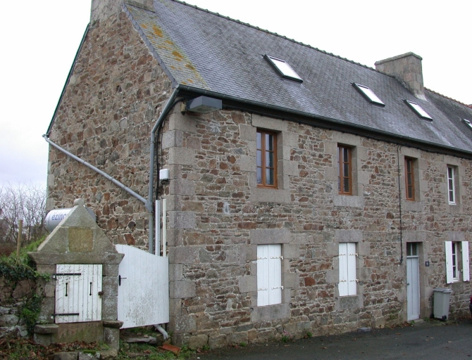 Logis, 11 rue de l'Eglise (Saint-Quay-Perros)