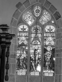 Verrière : la prédication de saint Jean-Baptiste, saint Jean Evangéliste (0), verrière à personnages, chapelle Saint-Jean-Baptiste (Cléguérec)